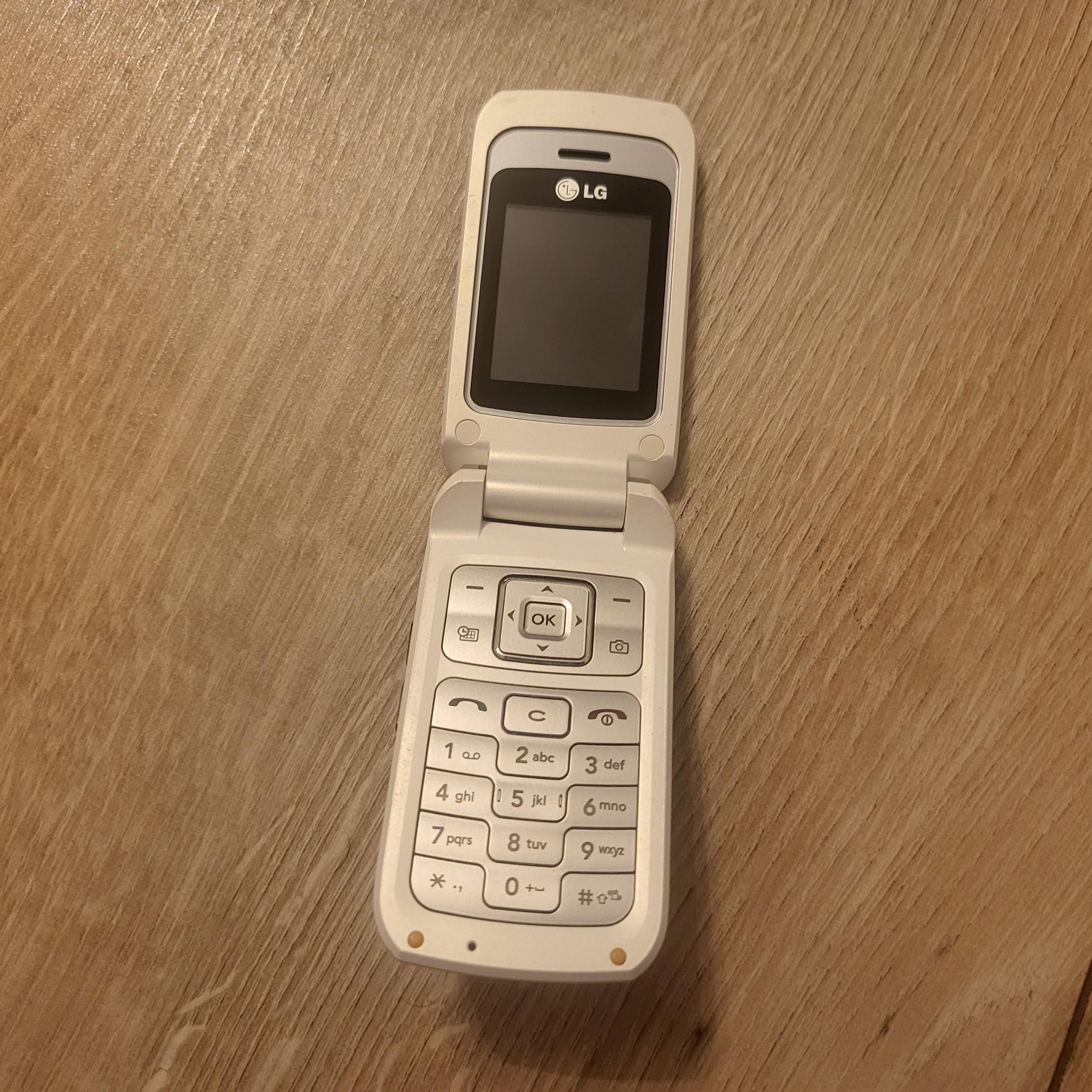 LG KP235